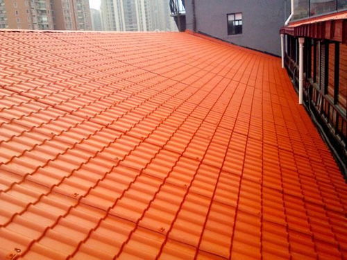 樹脂瓦與琉璃瓦 別墅屋頂新型建材與機械設(shè)備應(yīng)用探析